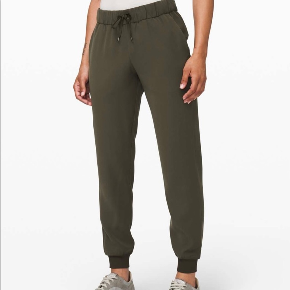 Lululemon On the Fly Jogger - Dark Olive Size 6